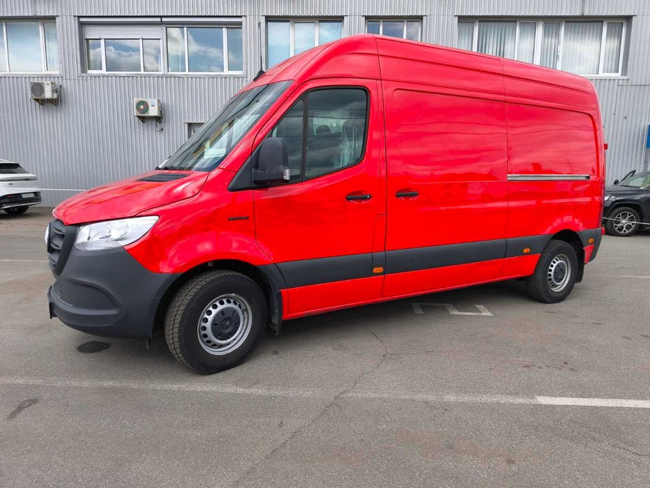 MERSEDES eSprinter electrica 54kw 200km 11м3