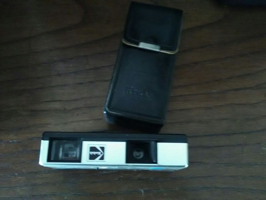 Máquina fotográfica kodak instamatic192 a funcionar e estojo original