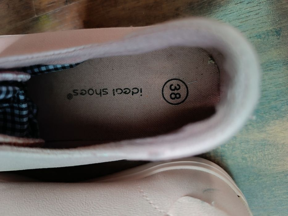 Buty damskie ze wstążką