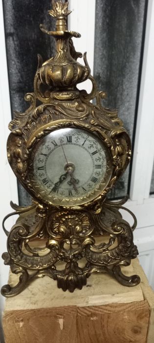 vendo  relógio a funcionar