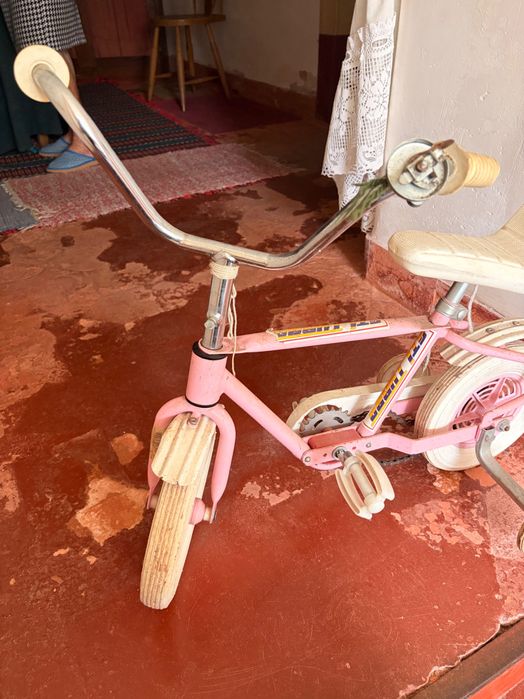 Bicicleta antiga ou velha? (eu sei lá)
