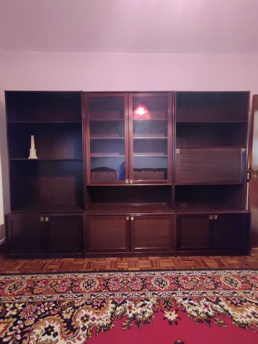 Móvel estante TV com vitrine para sala / escritório