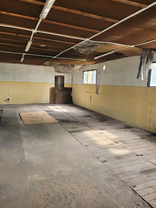 Hala warsztat z kanałem