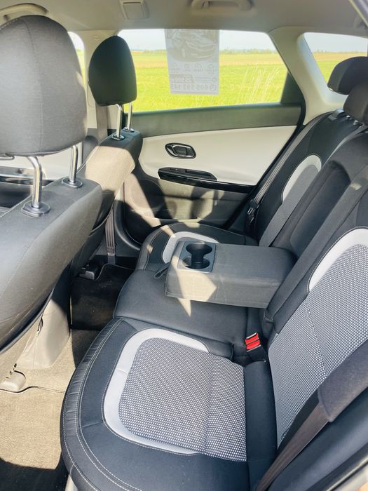 KIA CEED  1.6 CRDI    cee’d Xenon  Navi