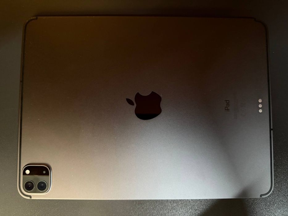iPad Pro 11″ 2-го поколения (2020 года), 512 GB, Wi-Fi + Cellular.