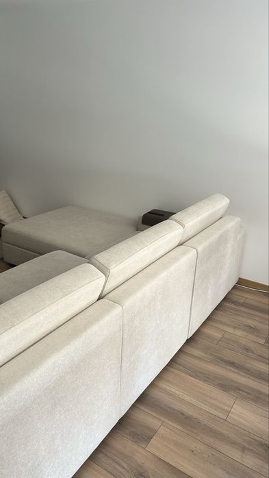 Sofá três lugares com chaise long
