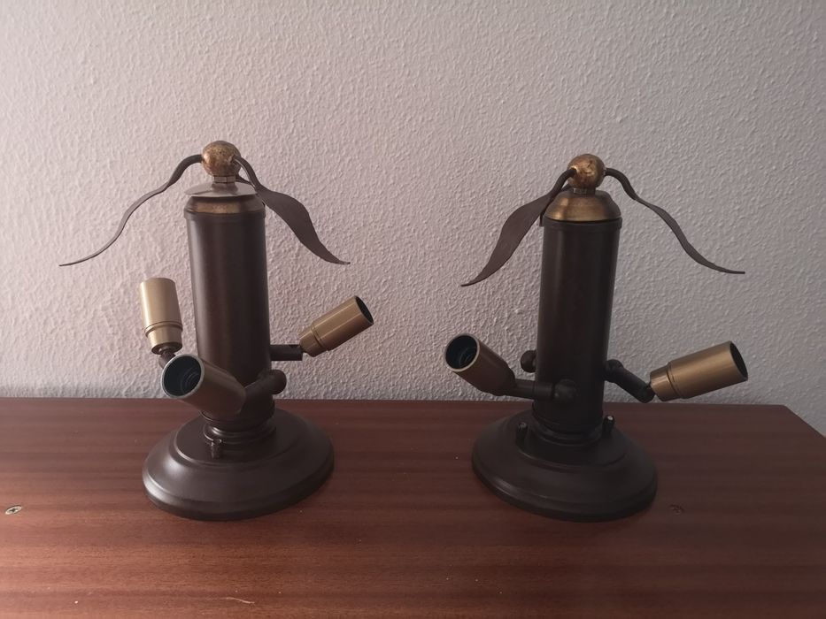 Dois candeeiros de teto