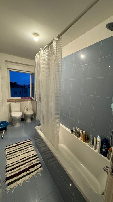 Aluga-se guarto em casa compartilhada