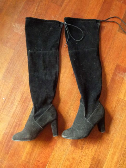 Botas pretas mulher tam 37 em muito bom estado.