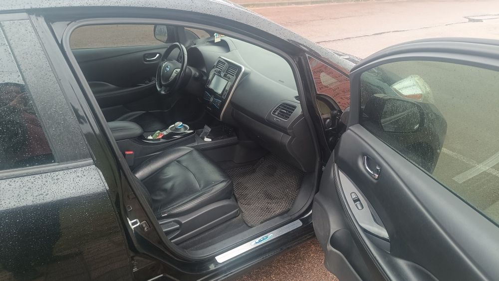 Оренда Ніссан лиф 2013 року