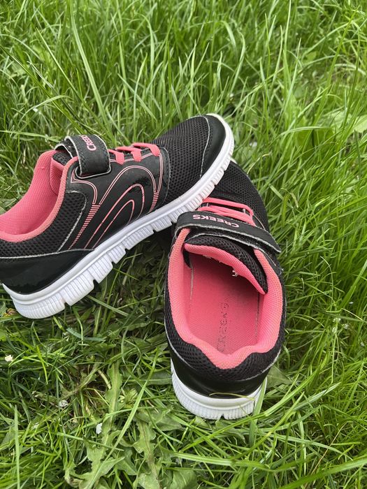 Кросівки, макасіни