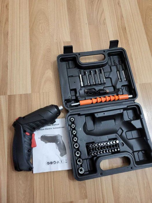 Акумуляторна викрутка-трансформер в кейсі з набором насадок