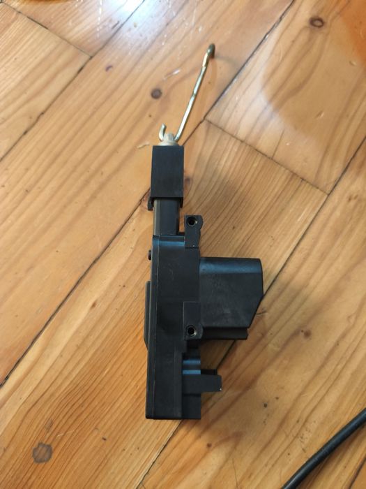 BMW e34 e32 e30 siłownik zamka bażnika klapki wlewu paliwa