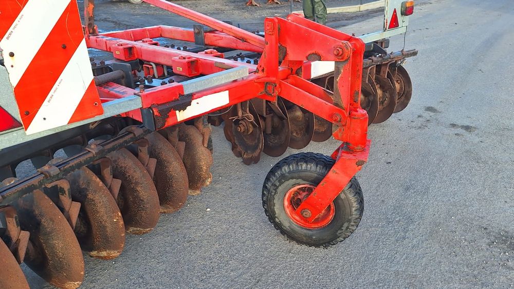 Talerzówka zawieszana 2.8m Quivogne brona