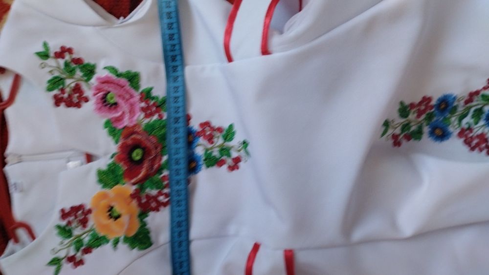 Вишита сукня на дівчинку