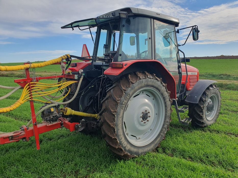 Massey Ferguson 4235
