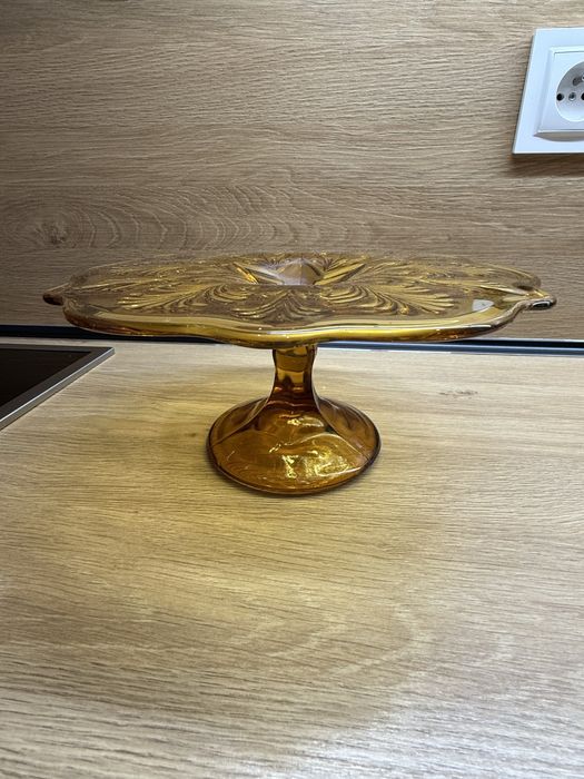 Patera na nodze Ząbkowice – bursztynowe szkło | wzór „Palemki” PRL