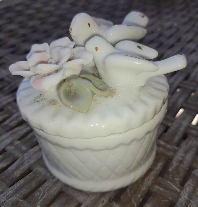 Small antique porcelain box443898207426334722