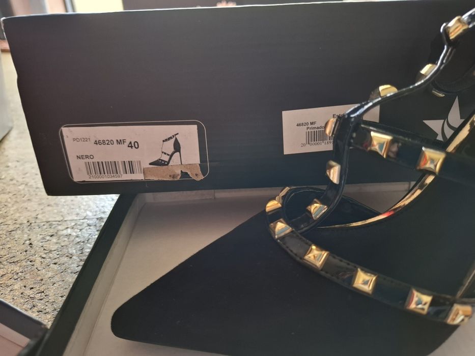 Calçado ,aberto em caixa original,resto de colecção  individual