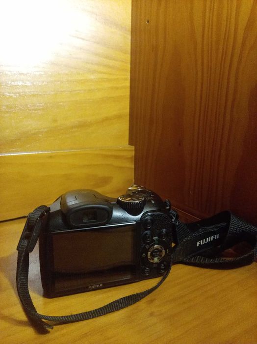 FUJIFILM FINEPIX S (Bridge/Semi-profissional)