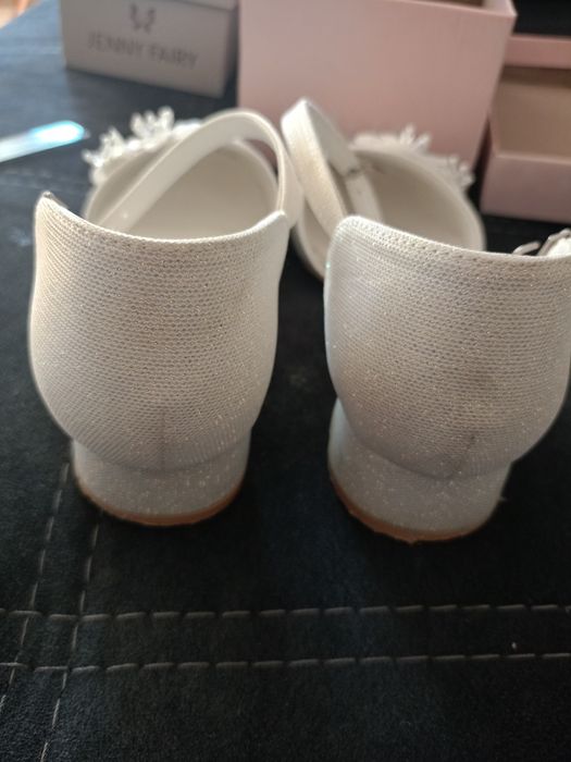 Sprzedam buty białe