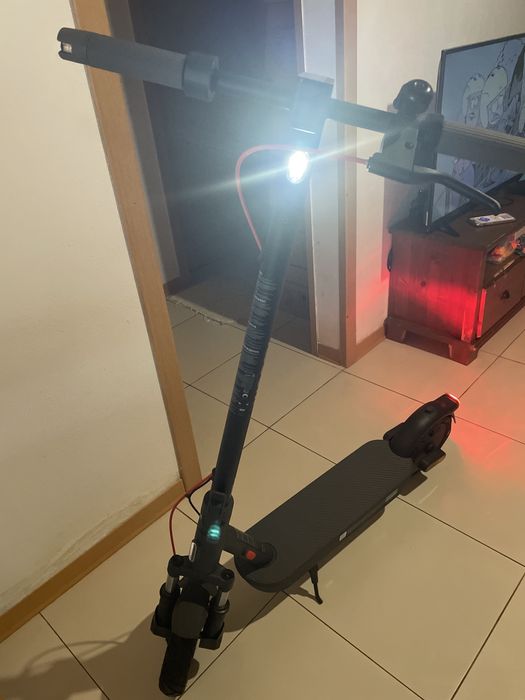 Vendo Xiaomi Scooter 5 em excelente estado, com apenas 88,3 km percorridos