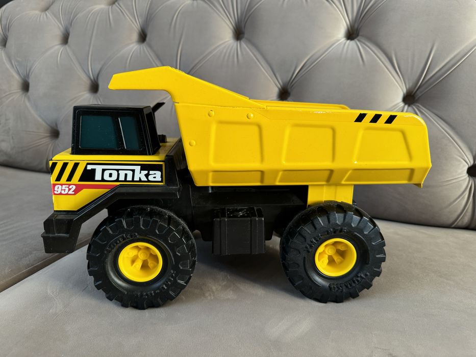 Іграшковий самоскид Tonka, в дуже гарному стані