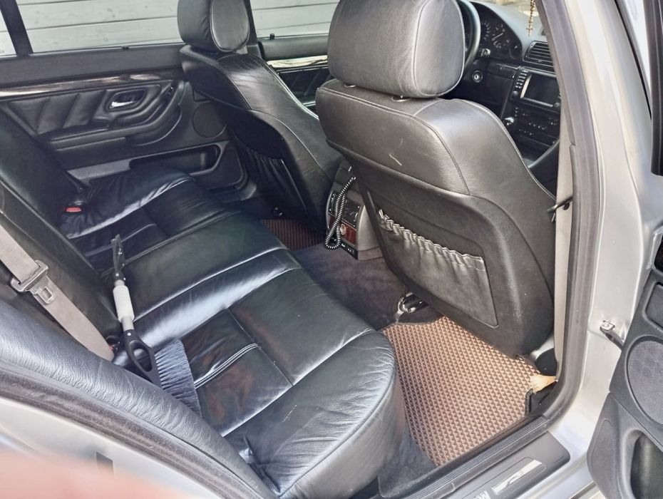 Продам BMW 7 Series E38 740i