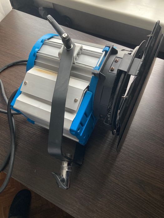 Постійне студійне світло з лінзою Френеля. 1000w