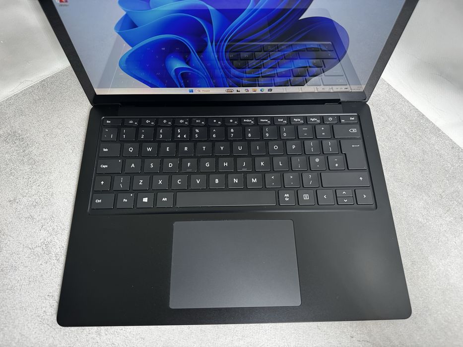 Ноутбук Microsoft Surface Laptop 3 / i5-1035G7 / 8GB / SSD 256GB / 13.5" 2K Touch / Windows 11 Pro