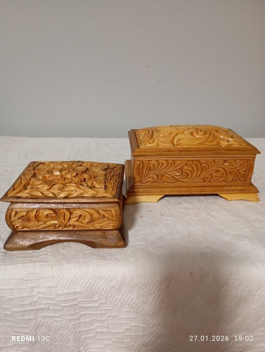 Шкатулки резные. Дерево