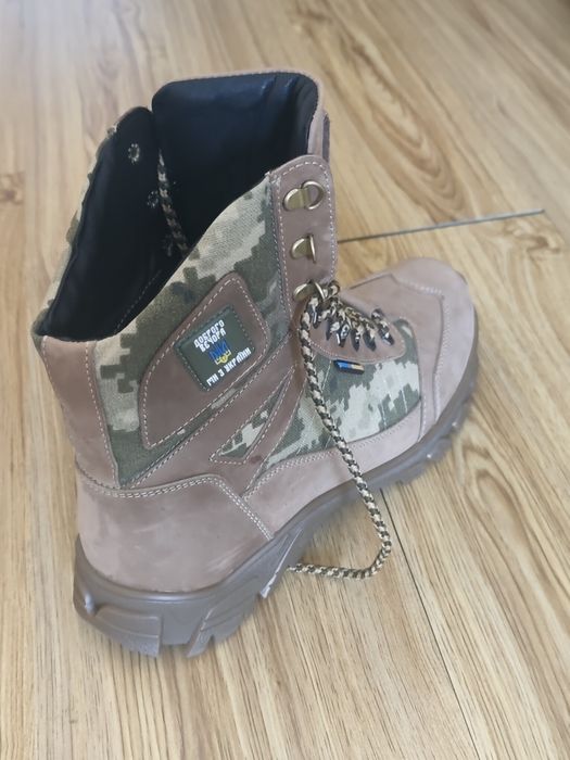 Продам зимові черевики 43-44