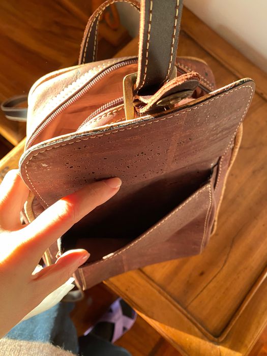 Mochila de cortiça e pele