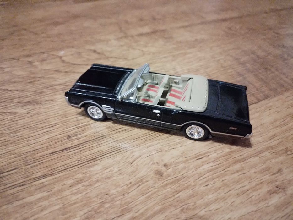 Oldsmobile 442; New Ray 1:43