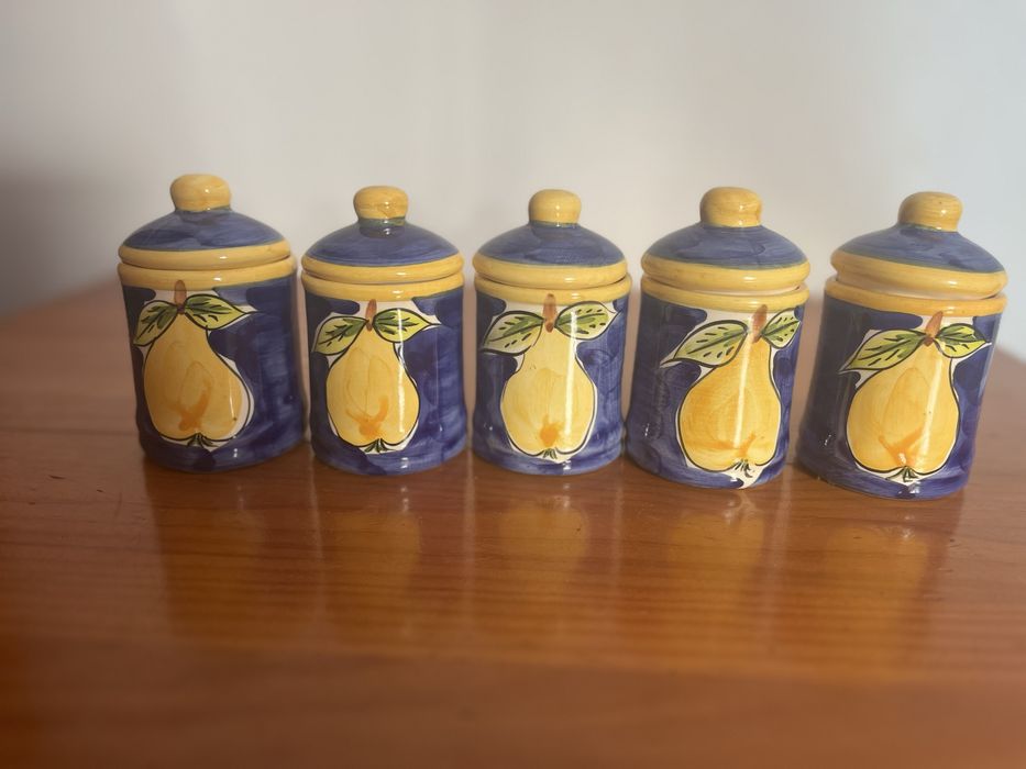 Vendo conjunto de loiça pintada á māo em portugal