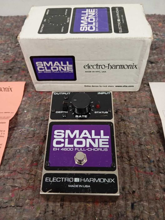 Electro-Harmonix Small Clone EH4600 Pedal efeito Chorus 90's
