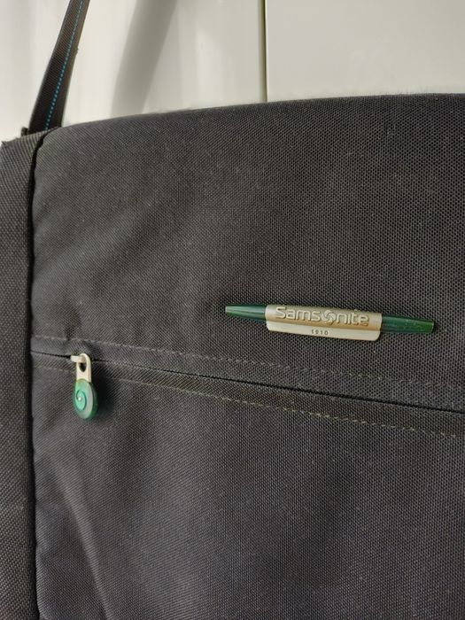 Czarna torba na laptopa 15,6 Samsonite pojemna teczka na ramię