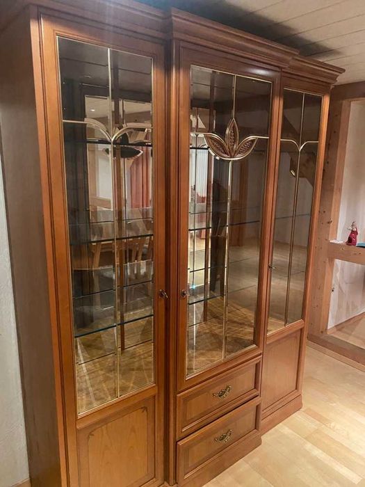 Witryna orzechowa w stylu włoskim meble z Niemiec