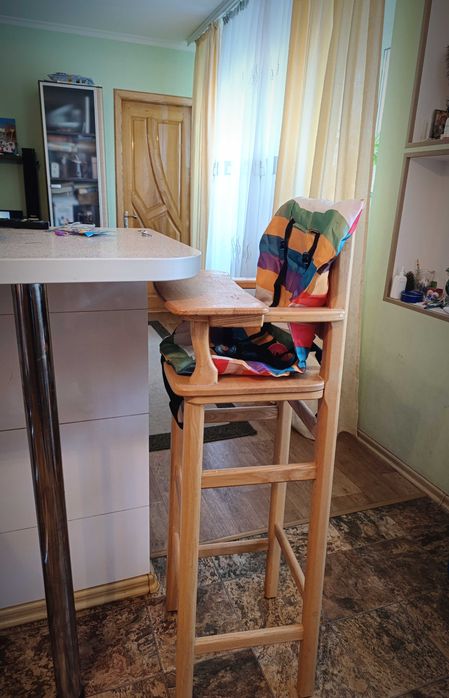 Стул для кормления деревянный