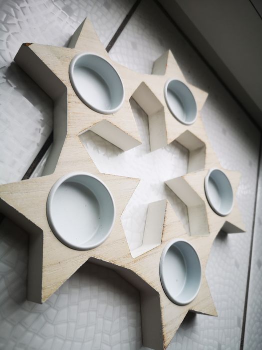 Drewniany świecznik w kształcie gwiazdy