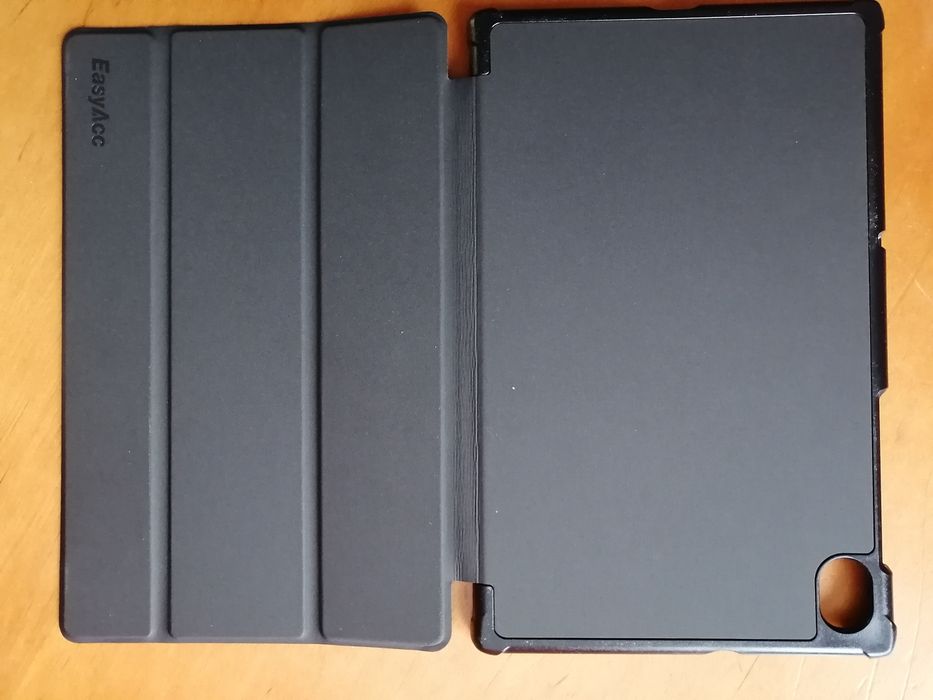 Sprzedam nowe etui na tablet 23x15 cm. Przekątna tabletu 27 cm Idealne