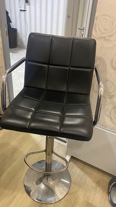 Стілець для бюті майстрів барний