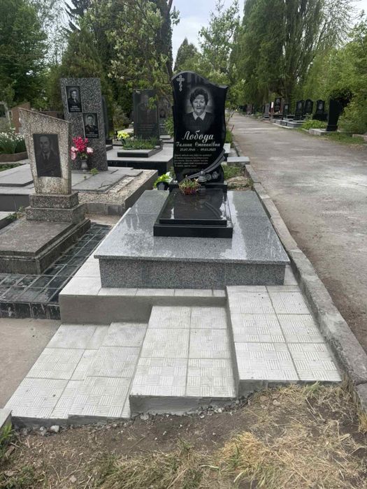 Памʼятники з природнього каменю за гарною ціною