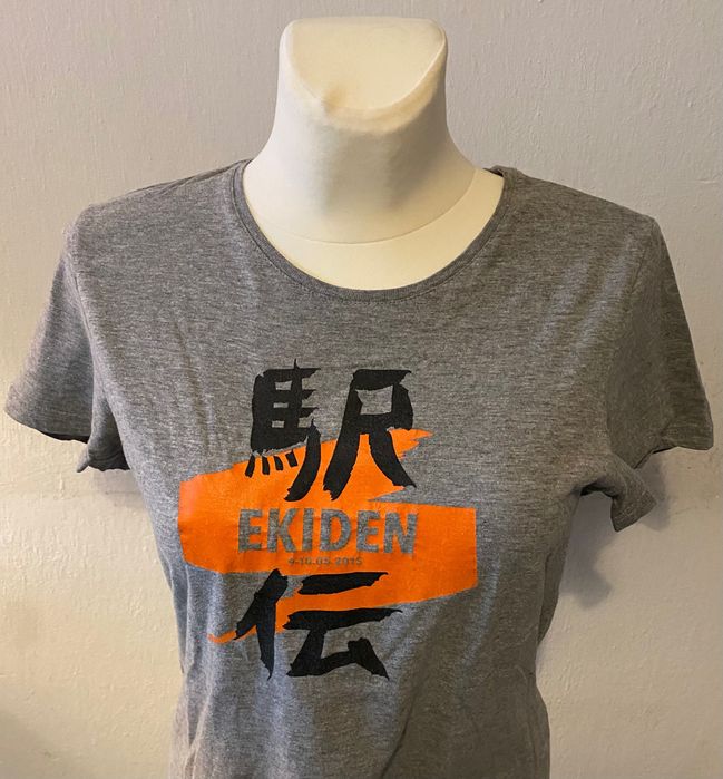 Szara koszulka z nadrukiem Maraton Warszawski rozmiar L 40