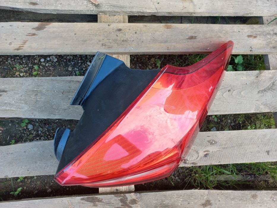 Lampa tył tylna prawa strona ford Focus mk3 hatchback