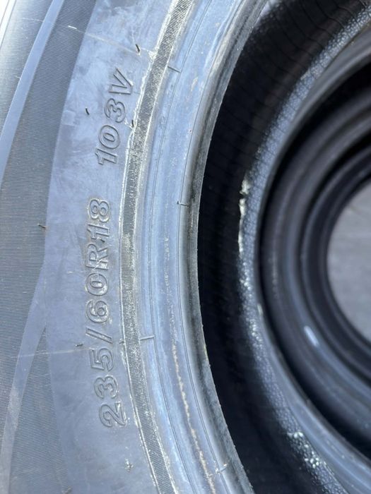 Komplet opon 235/60R18