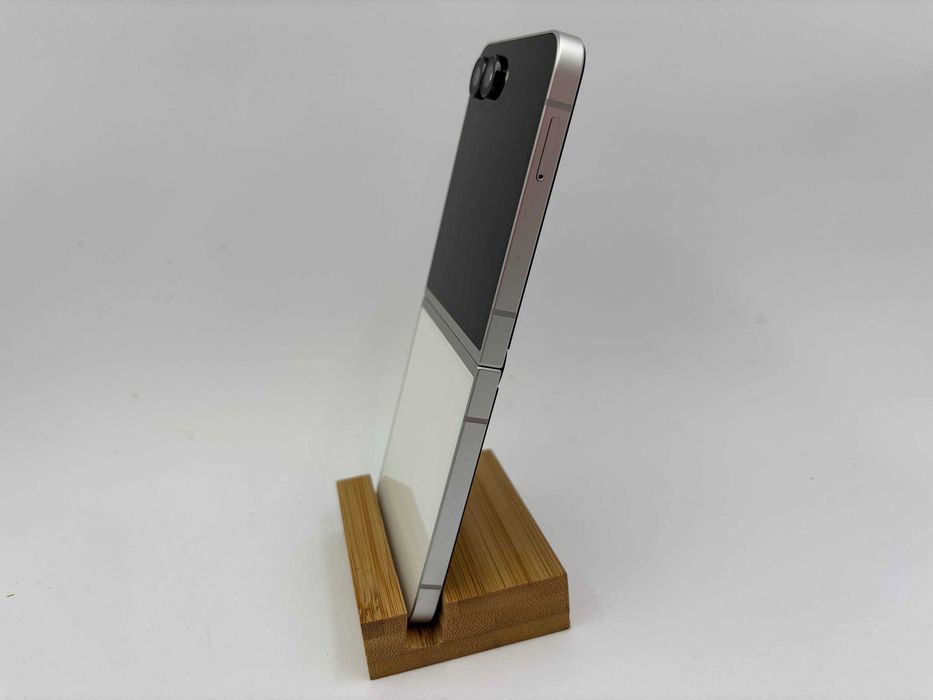 Samsung Galaxy Flip 7 FE 256GB White ГАРАНТІЯ 6 Місяців