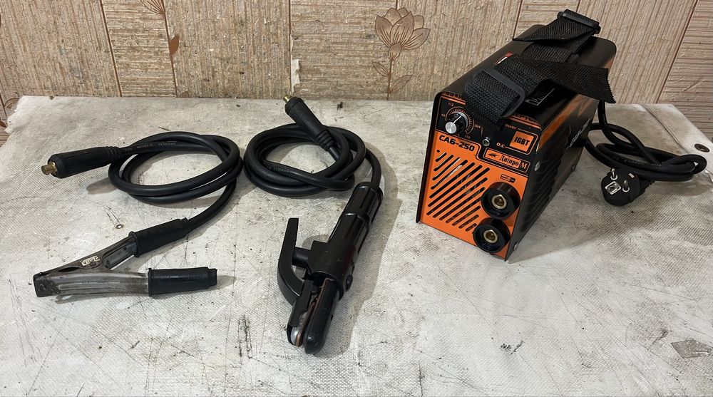 Dnipro-M САБ-250 IGBT Зварювальний інвертор 250А