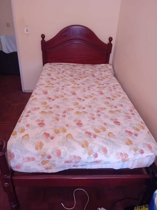 Cama de Solteiro Usada + Cómoda