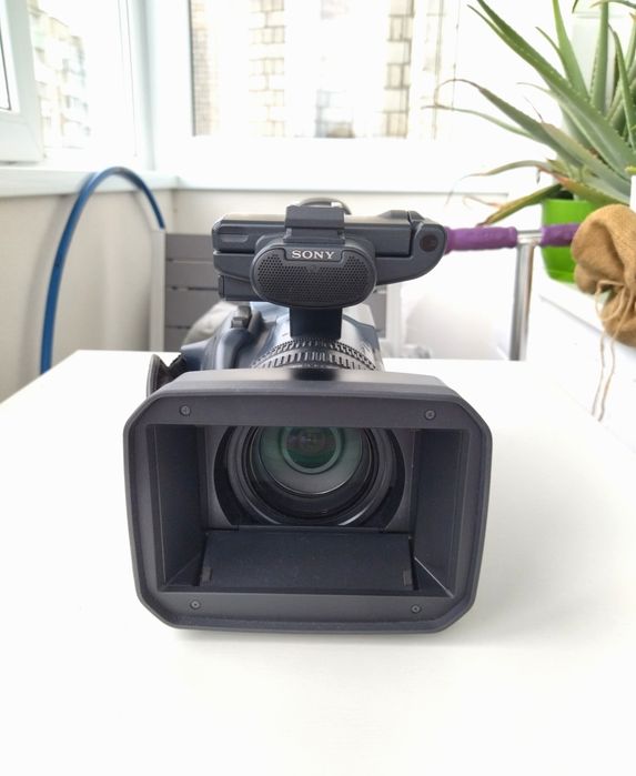 Відеокамера SONY DCR-VX2200e